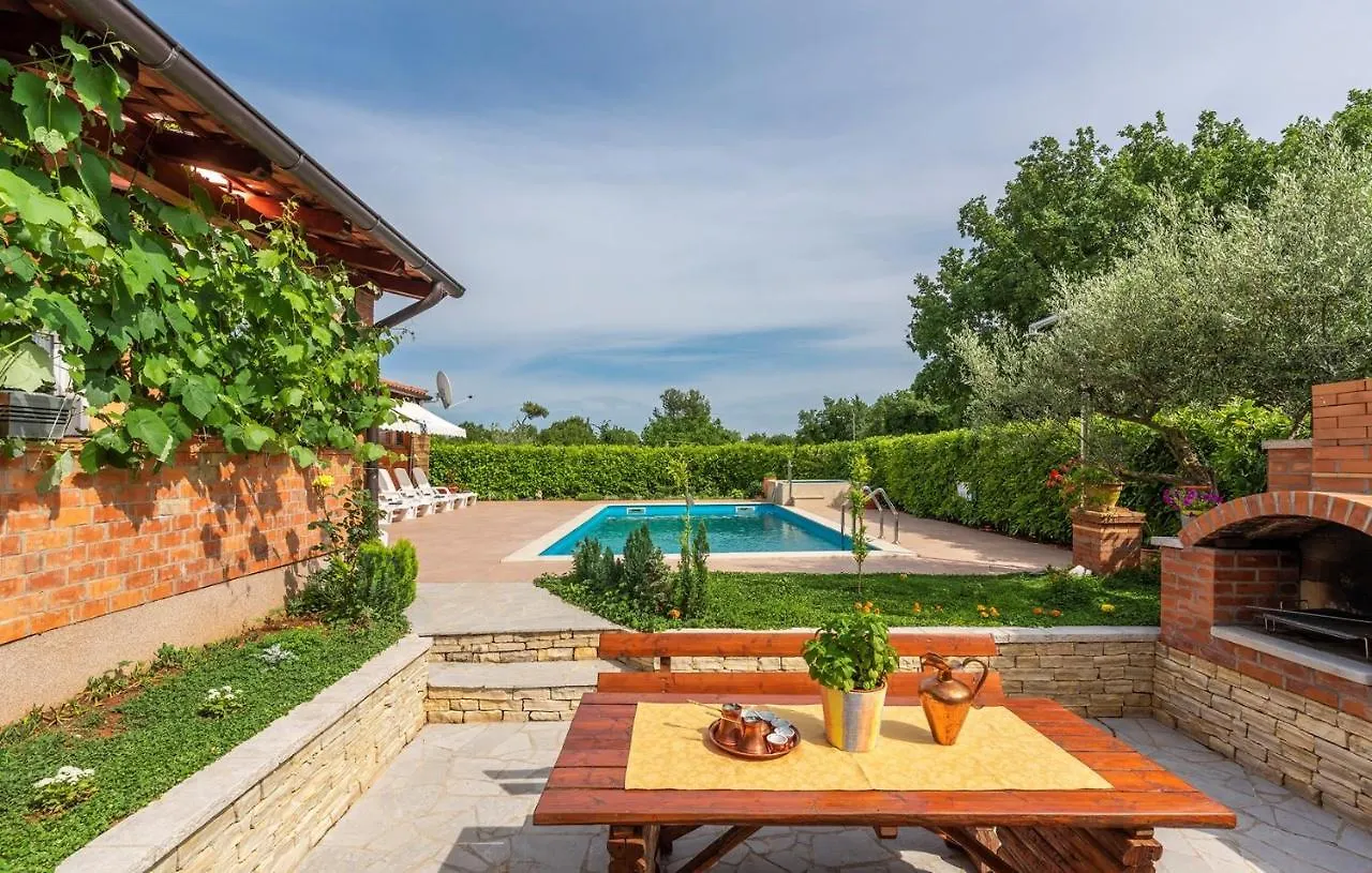 Apartment Complex Villa Visnjan With Pool 3*,  كرواتيا
